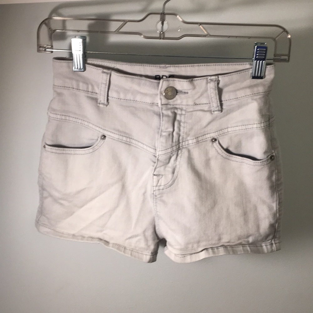 High waisted light washed jean short